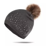 Bonnet - gris - laine - pompom - strass