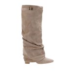 Bottes hautes en su�dine avec revers pliss�. dot�es dune bride � d�tail m�tallique sur le haut. poss�dent ...
