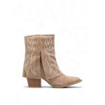 Bottines style santiags en su�dine. mod�le dot� dun revers avec flammes en strass. fermeture zipp�e sur ...