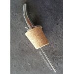 Bouchon en liège et inox bec verseur pour bouteilles de vinhuilevinaigrette. . Bouchon en liège et inox bec verseur pour bouteilles de vinhuilevinaigrette. .