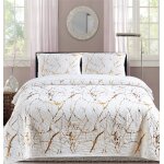 Couvre lit boutis - christelle - 220 x 240 cm - 2 taies doreiller - blanc or - synthtique