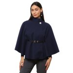 Cape en mati�re textur�e coupe arrondie. dot�e dune ceinture amovible et dun bouton au niveau du col. ...