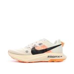 Chaussures de trail blanches / noires / oranges femme nike zoomx ultrafly