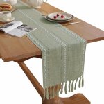 Chemin de table vert sauge en macram� � rayures tiss�es avec pompon id�al pour une f�te danniversaire ...