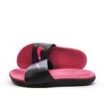 Claquettes noires / roses fille nike kawa slide