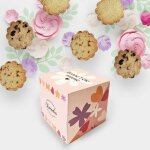 Coffret cube cadeau de biscuits nature chocolat et caramel - f�te des mamies