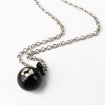 Collier bola de grossesse noir avec empreintes de petits pieds
