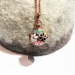 Collier bola de grossesse pendentif fleur multicolore ? finition or rose avec grelot bleu