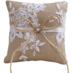 Coussin de mariage porte - alliances avec ruban en dentelle et fleur dcor - 15 x 15 cm