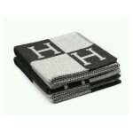Couverture de canapé h - blanket pillows en fausse laine et cachemire - noir et blanc Couverture de canapé h - blanket pillows en fausse laine et cachemire - noir et blanc