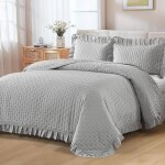 Couvre - lit 3 pi�ces 220x240 cm gris matelass� pour lit double jetee de lit