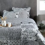 Couvre lit boutis r�versible 240x220 avec 2 taies otavia