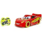 Disney pixar - cars voiture tlcommande 1 / 14 flash mcqueen - brille dans le noir