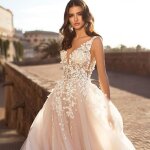 Ecelen robe de mariée moderne avec dentelle florale?robe longue à décolleté en v et jupe volumineuse?robe ... Ecelen robe de mariée moderne avec dentelle florale?robe longue à décolleté en v et jupe volumineuse?robe ...