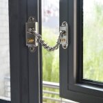 Entrebailleur sécurité des enfants antivol de verrouillage de chaîne de porte pour fenêtre en alliage ... Entrebailleur sécurité des enfants antivol de verrouillage de chaîne de porte pour fenêtre en alliage ...