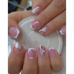 Set manucure pr�ts � poser 24 capsules + 5 accessoires carr�s french coeur blanc lh originails