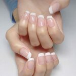 Faux ongles naturels style french manucure (rose moyen)