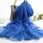 Foulard bleu uni femme ? mousseline effet soie