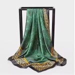 Foulard femme carr 90 x90 cm effet satin savane vert fou 610