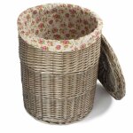 Grand panier � linge rond antique avec doublure en forme de rose de jardin