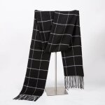 Jolie charpe pour femme et homme colore et  motifs cossais  carreaux noire