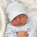 Kitikate bonnet naissance en coton bio gots rose - pois - m