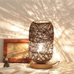 Lampe de chevet en cordon en rotin et support en bois marron Lampe de chevet en cordon en rotin et support en bois marron