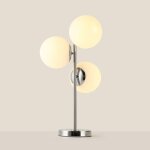 Lampe de table en m�tal chrom� avec trois boules en verre blanc kavala - 3 * e27 �15cm