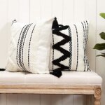 Lot de 2 housses de coussin bohèmes avec taies doreiller carrées tissées à pompons pour canapé chambre ... Lot de 2 housses de coussin bohèmes avec taies doreiller carrées tissées à pompons pour canapé chambre ...