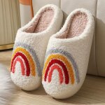 Pantoufles pour femmes - motif arc - en - ciel - confortable - chaud - peluche - blanc Pantoufles pour femmes - motif arc - en - ciel - confortable - chaud - peluche - blanc