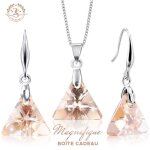 Parure femme avec cristaux autrichiens boucles doreilles et collier baigns dans lor blanc. marque 2splendid. ...