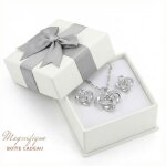 Parure tourbillon damour baign�e dans lor blanc. collier pendentif & boucles doreilles serties de cristal. ...