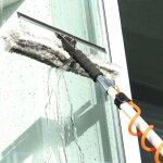 Perche tlescopique nettoyage 45m - 2 en 1 - permable  l?eau - tuyau externe - nettoyeur fentres et ...