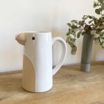 Pichet carafe ou vase perroquet en gr�s blanc et beige
