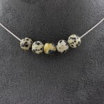 Pierres et minraux. collier 5 perles jaspe dalmatien 8 mm. chaine en acier inoxydable collier femmes ...
