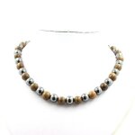 Pierres et minraux. collier perles hmatite + bois 8 mm chaine en acier inoxydable.