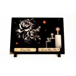 Plaque fun�raire en granit ? roses et bougies