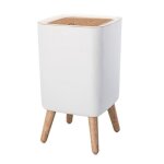 Poubelle blanche à poussoir avec couvercle style industriel sur trépied en bois pour cuisine salle de ... Poubelle blanche à poussoir avec couvercle style industriel sur trépied en bois pour cuisine salle de ...