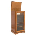 Rack hifi - merisier - 1 porte vitrée - dessus relevable - 5 niches - 3 etagères réglables Rack hifi - merisier - 1 porte vitrée - dessus relevable - 5 niches - 3 etagères réglables