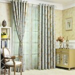 Rideau occultant vintage � imprim� floral et pompons bleu. 140x220cm
