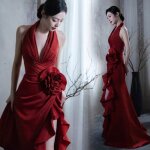 Robe de soire lgante en satin rouge?robe longue  dcollet en v avec fleurs et volants?robe de cocktail ...