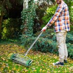 Rouleau a�rateur pour pelouse avec manche t�lescopique 98l x 45l x 87h cm vert