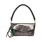 Sac port� �paule gris m�tallis� avec une anse tress�e et un rabat aimant�