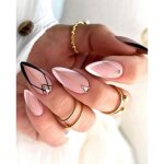 Set manucure pr�ts � poser 24 capsules + 5 accessoires mat noir blanc strass lh originails