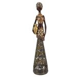 Statue d�coration 38cm femme avec une robe en volutes inspiration voyage afrique