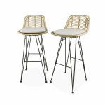 Deux tabourets de bar en rotin naturel et métal. coussins beige 75cm - cahya Deux tabourets de bar en rotin naturel et métal. coussins beige 75cm - cahya