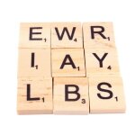 100 tuiles de scrabble en bois noir chiffres de lettres - pas