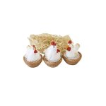 3 poules r�sine dans nid paille 3. 8cm blanc