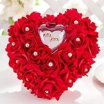 Porte - alliances - non sp�cifi� - c?ur - rouge - satin - fleurs en mousse - 15 x 13 cm