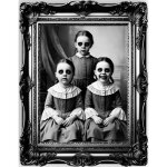 Autocollant cadre baroque vintage famille 58x45cm noir - decoration de fete halloween Autocollant cadre baroque vintage famille 58x45cm noir - decoration de fete halloween